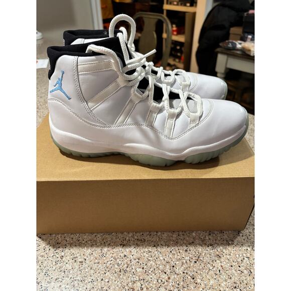 Jordan 11 Legend Blue 9.5M main image 3